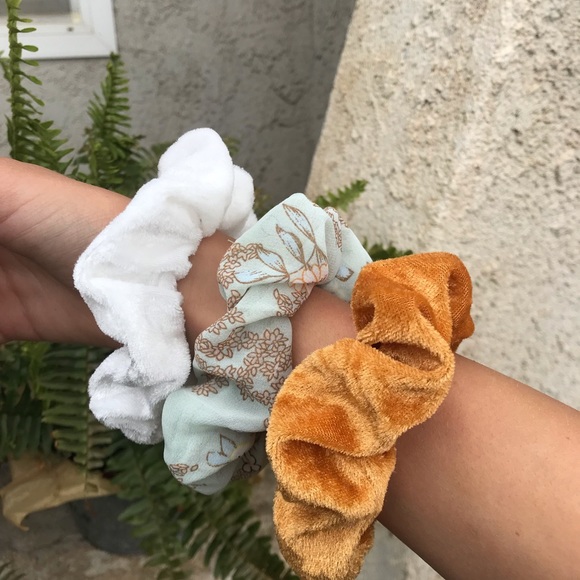 Accessories - Three pack of scrunchies